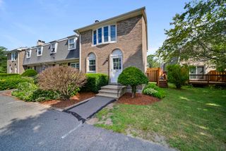137 Fieldstone Drive, Londonderry, NH 03053