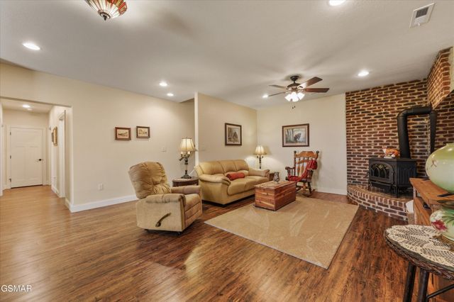 2278 Lower Rinehart Road, Dandridge, TN 37725