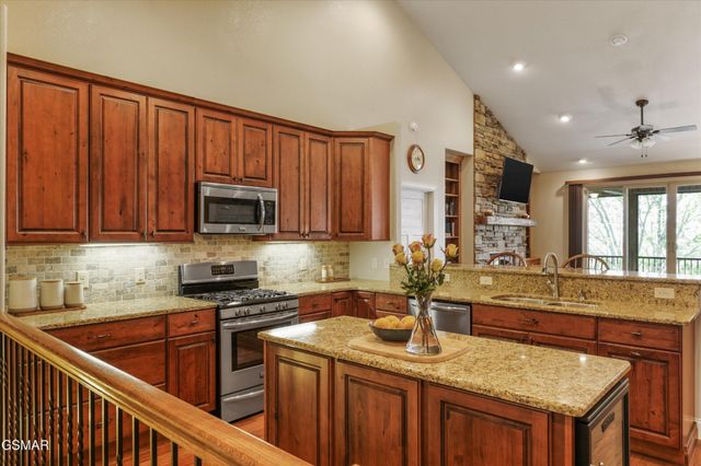2278 Lower Rinehart Road, Dandridge, TN 37725