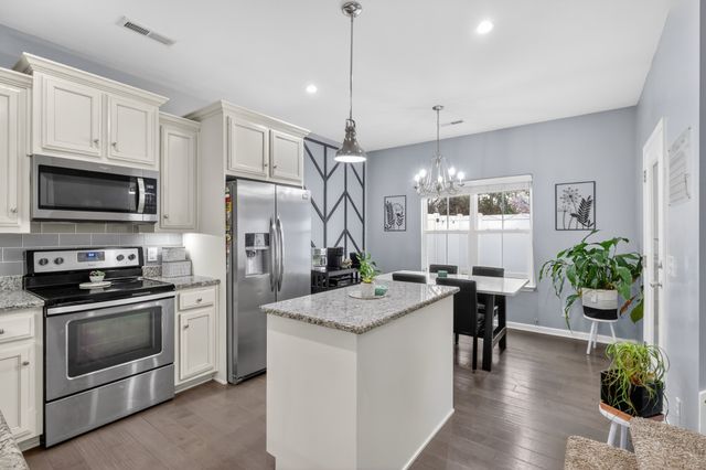 706 Indian Ridge Cir, White House, TN 37188