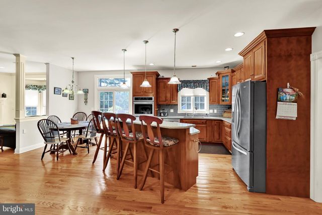 8 BENTLEY LN, Lancaster, PA 17603