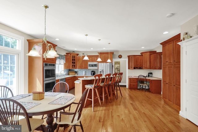 8 BENTLEY LN, Lancaster, PA 17603