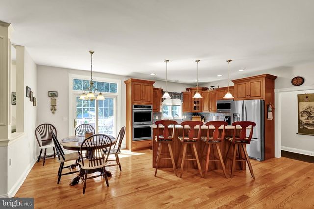 8 BENTLEY LN, Lancaster, PA 17603