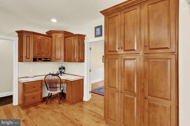 8 BENTLEY LN, Lancaster, PA 17603