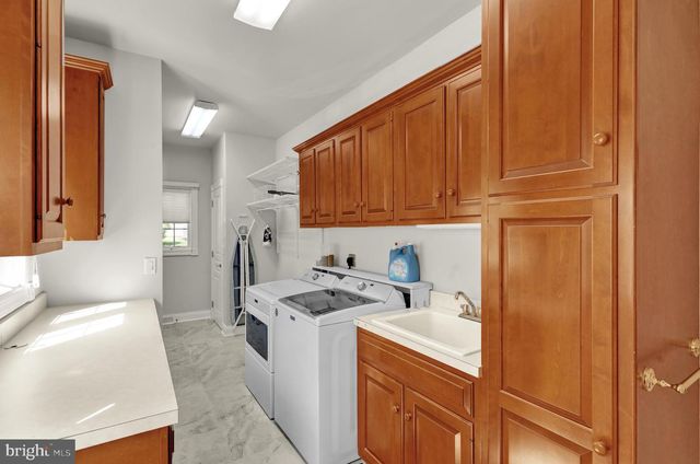 8 BENTLEY LN, Lancaster, PA 17603