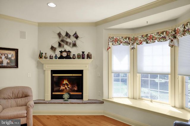 8 BENTLEY LN, Lancaster, PA 17603