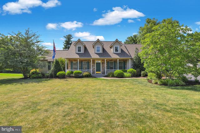 8 BENTLEY LN, Lancaster, PA 17603