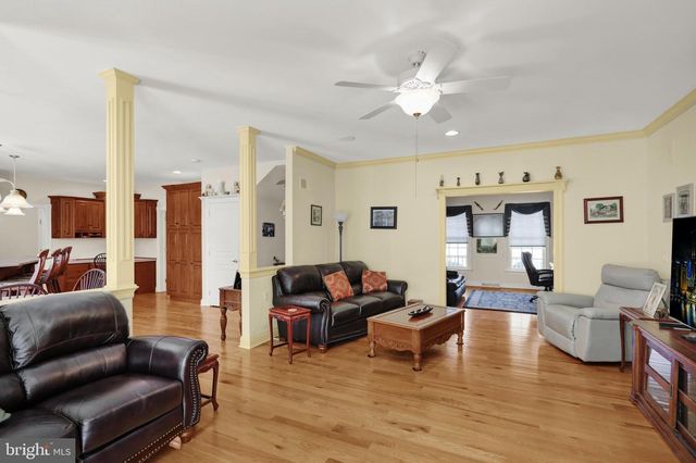 8 BENTLEY LN, Lancaster, PA 17603
