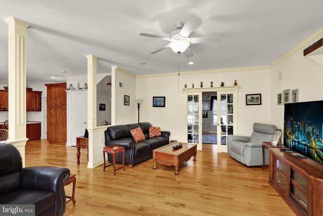 8 BENTLEY LN, Lancaster, PA 17603