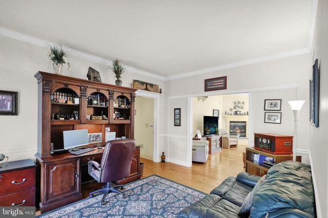 8 BENTLEY LN, Lancaster, PA 17603