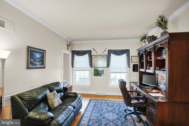 8 BENTLEY LN, Lancaster, PA 17603
