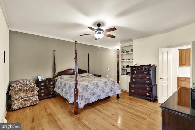 8 BENTLEY LN, Lancaster, PA 17603