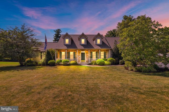 8 BENTLEY LN, Lancaster, PA 17603