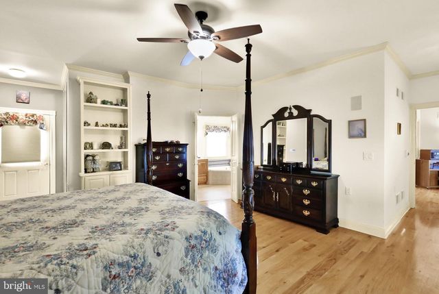 8 BENTLEY LN, Lancaster, PA 17603