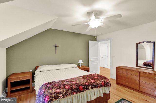 8 BENTLEY LN, Lancaster, PA 17603