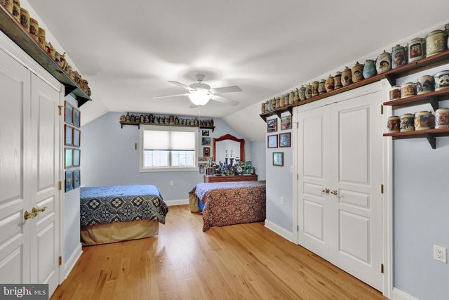 8 BENTLEY LN, Lancaster, PA 17603