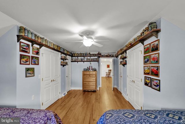 8 BENTLEY LN, Lancaster, PA 17603