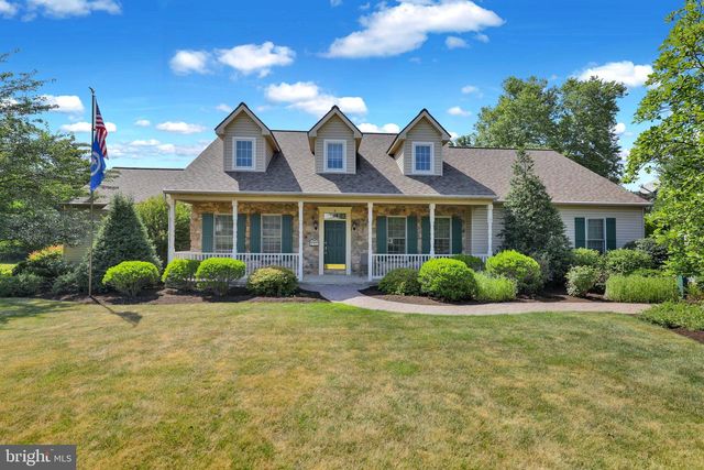 8 BENTLEY LN, Lancaster, PA 17603