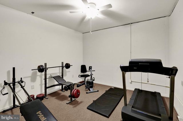 8 BENTLEY LN, Lancaster, PA 17603