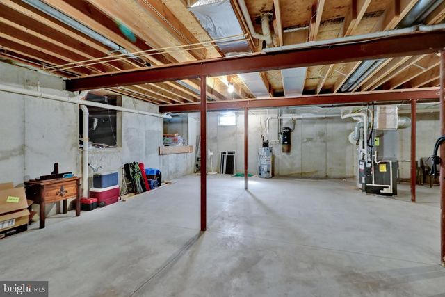 8 BENTLEY LN, Lancaster, PA 17603
