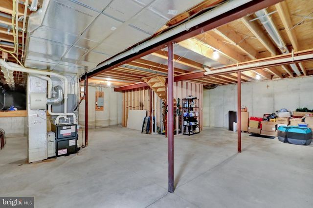 8 BENTLEY LN, Lancaster, PA 17603