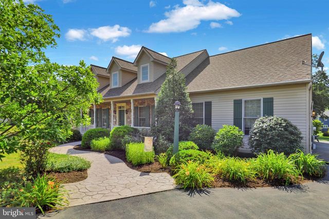 8 BENTLEY LN, Lancaster, PA 17603