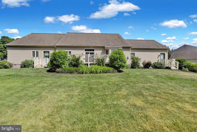 8 BENTLEY LN, Lancaster, PA 17603
