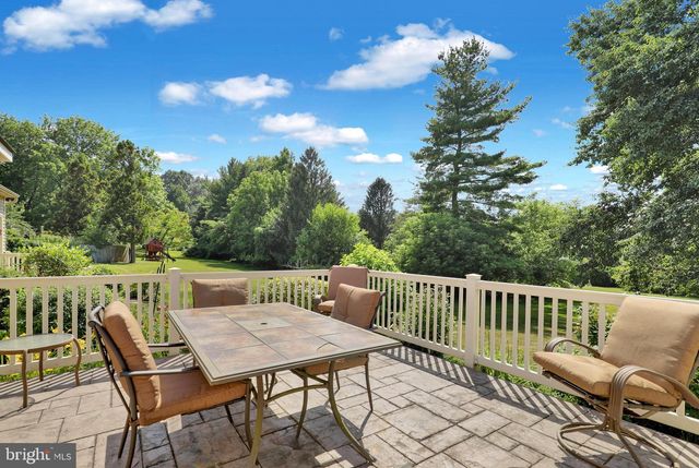 8 BENTLEY LN, Lancaster, PA 17603