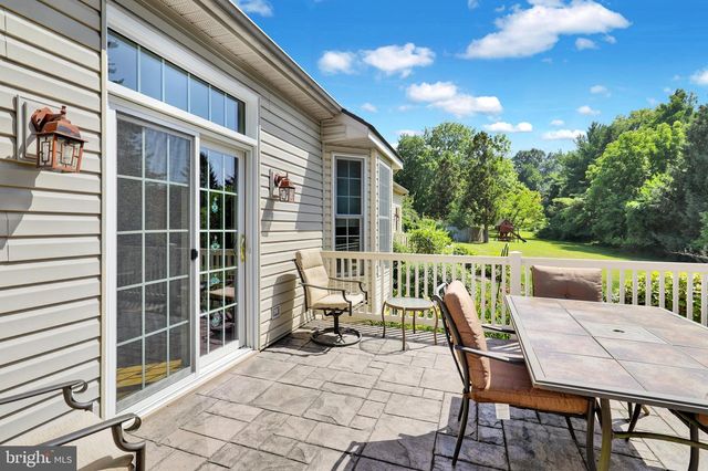 8 BENTLEY LN, Lancaster, PA 17603