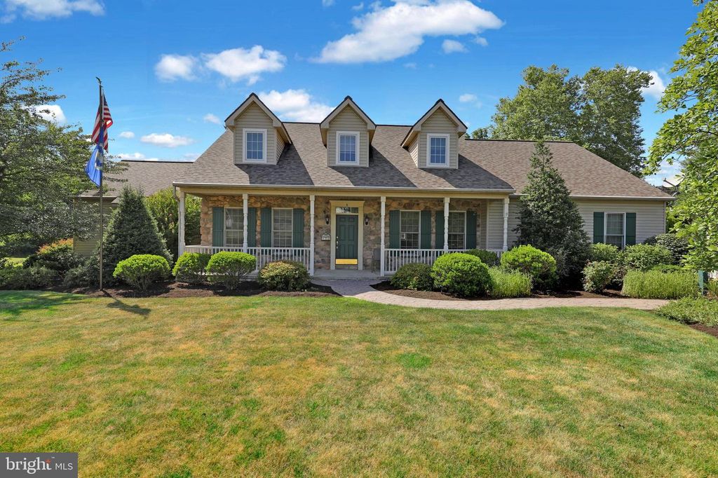 8 BENTLEY LN, Lancaster, PA 17603