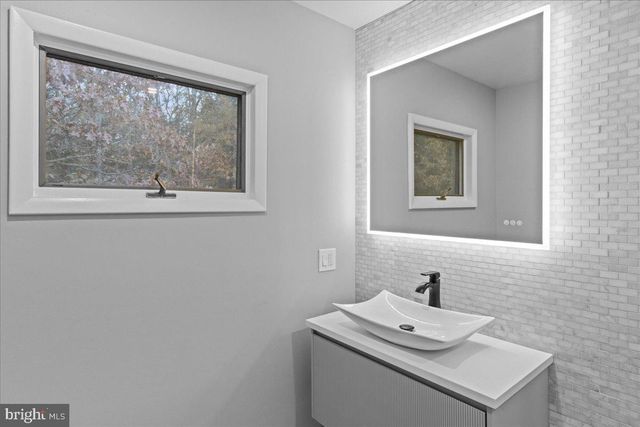 16 LENAPE LN, Marmora, NJ 08223