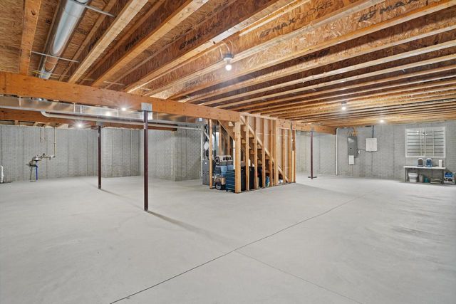 W218N16022 Tiger Lily DRIVE, Jackson, WI 53037