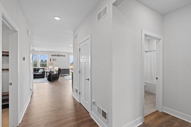 W218N16022 Tiger Lily DRIVE, Jackson, WI 53037