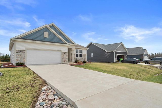W218N16022 Tiger Lily DRIVE, Jackson, WI 53037