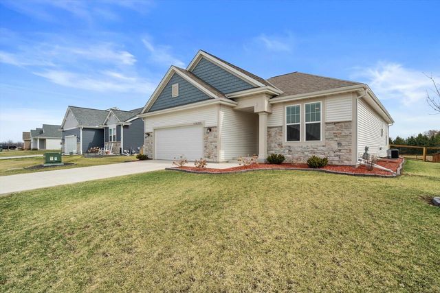 W218N16022 Tiger Lily DRIVE, Jackson, WI 53037