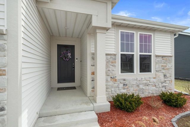 W218N16022 Tiger Lily DRIVE, Jackson, WI 53037