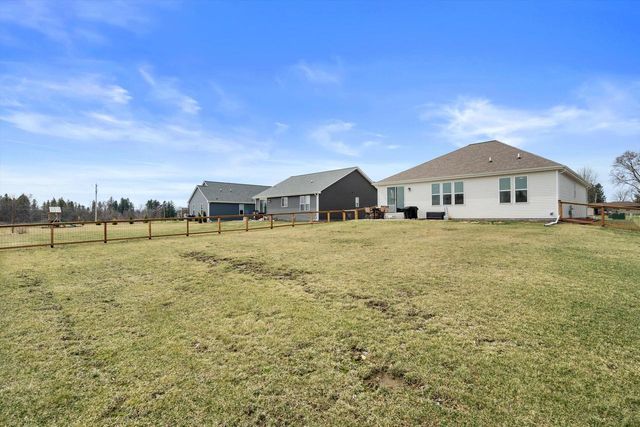 W218N16022 Tiger Lily DRIVE, Jackson, WI 53037