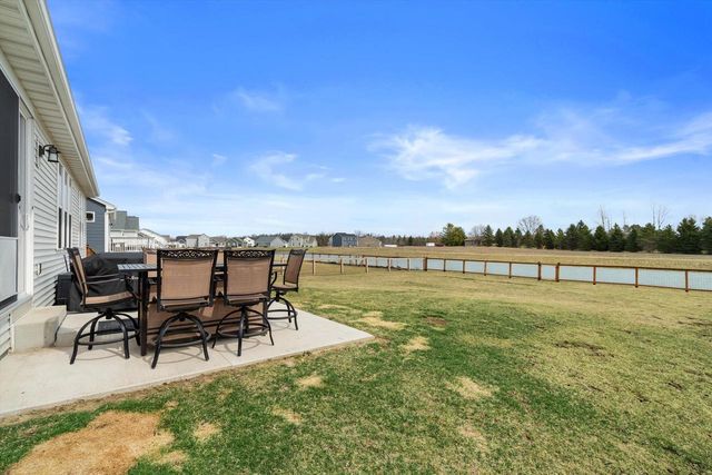 W218N16022 Tiger Lily DRIVE, Jackson, WI 53037