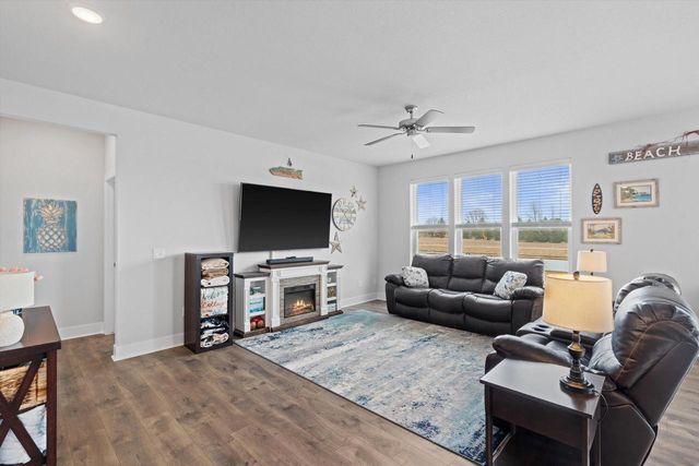 W218N16022 Tiger Lily DRIVE, Jackson, WI 53037