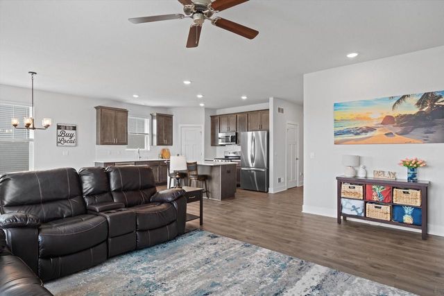 W218N16022 Tiger Lily DRIVE, Jackson, WI 53037