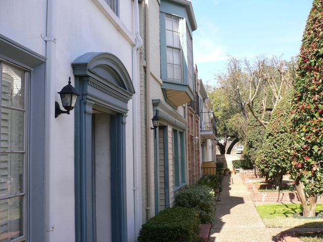 9820 Park Lane Place, Dallas, TX 75220