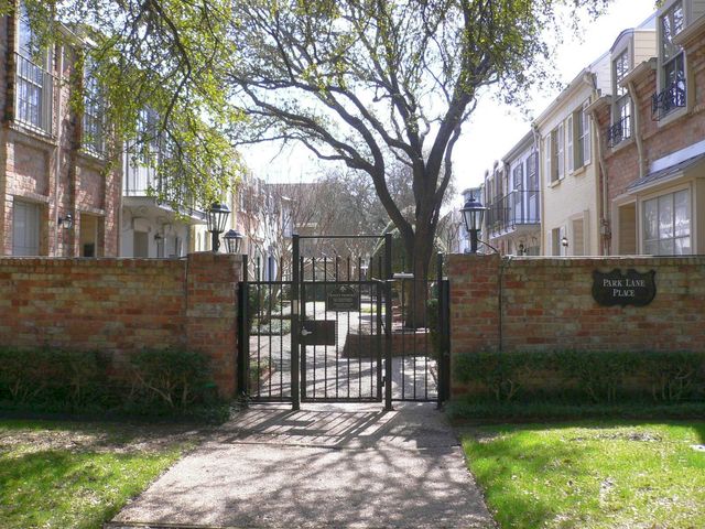 9820 Park Lane Place, Dallas, TX 75220