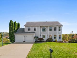 1060 Aerie Dr, North Huntingdon, PA 15642