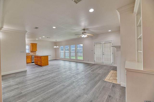 289 Melissa Dr, Port Allen, LA 70767