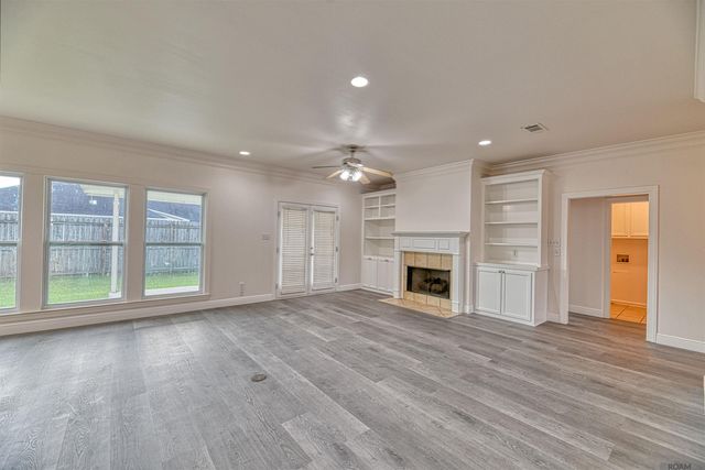 289 Melissa Dr, Port Allen, LA 70767