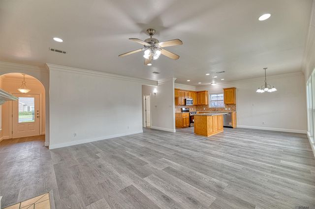 289 Melissa Dr, Port Allen, LA 70767