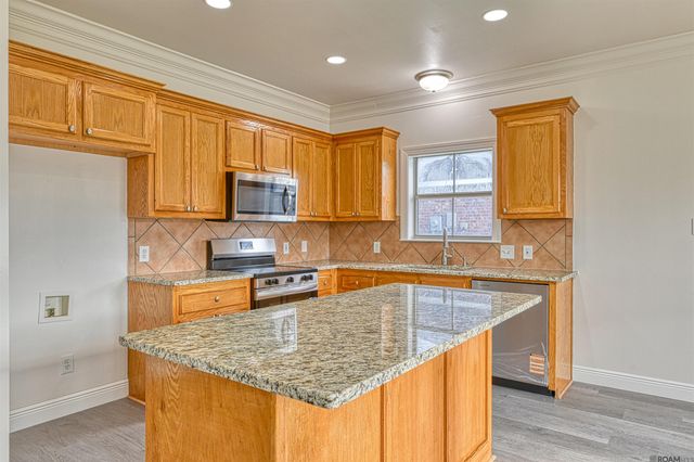 289 Melissa Dr, Port Allen, LA 70767