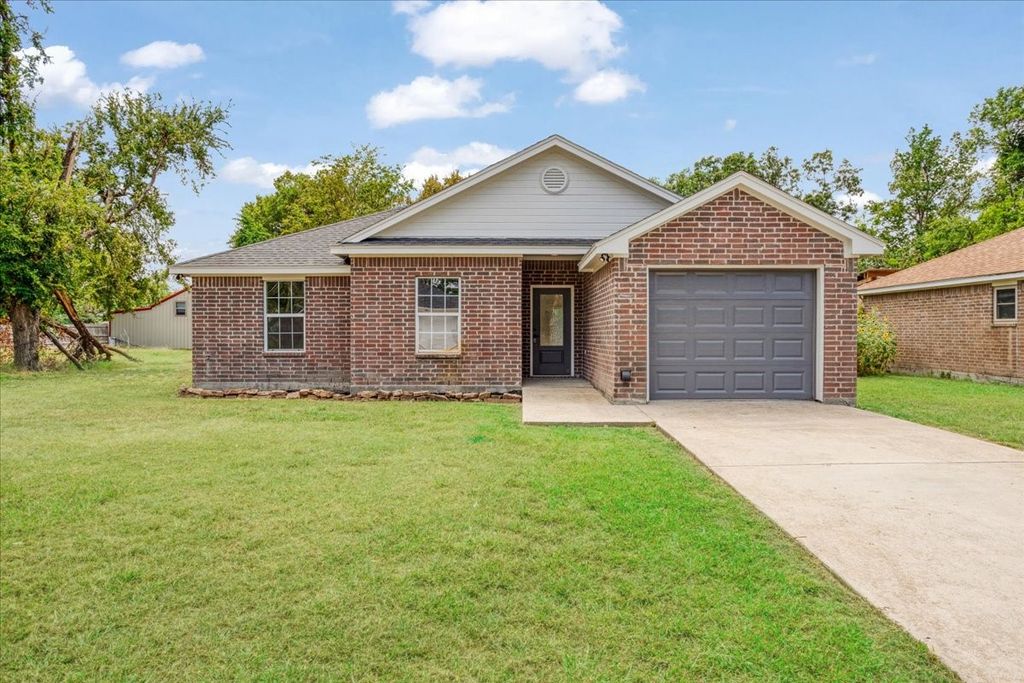 700 E 6th Street, Bonham, TX 75418