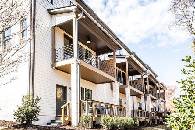 121 Bridgecrest Road, Roswell, GA 30075