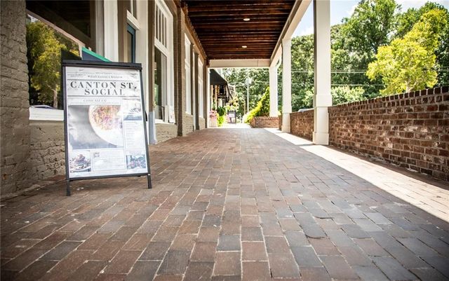 121 Bridgecrest Road, Roswell, GA 30075